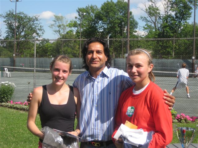 Imran with 2008 Winner Petra Janaskova and Runner up Elizabeth Fornier